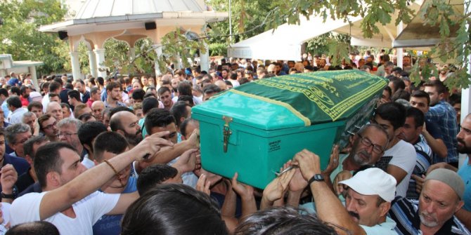 Genç futbolcu formasıyla son yolculuğuna uğurlandı