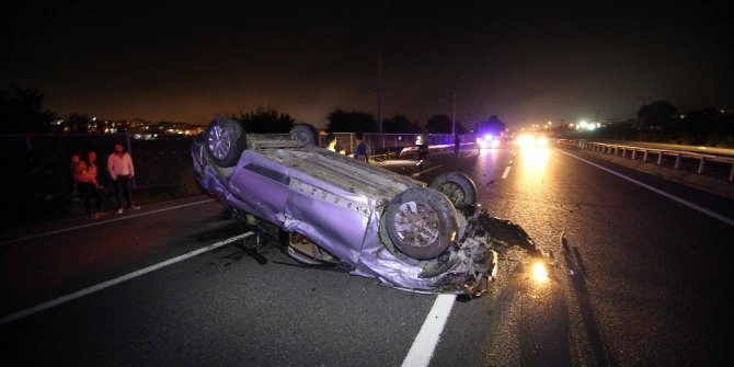 Önce bariyerlere çarptı sonra takla attı