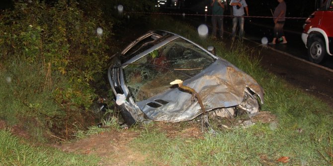 Otomobil su kanalına uçtu: 5 yaralı