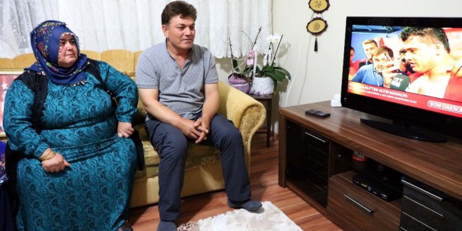 Milli Güreşçi Kayaalp’in zaferine ailesi de televizyon başında ortak oldu