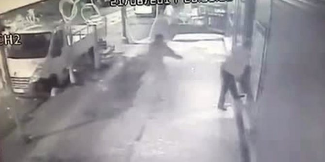 Engelli vatandaşa kurşun yağdırdı