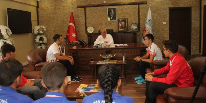 Genç sporcular Başkan Karayol’u ziyaret etti