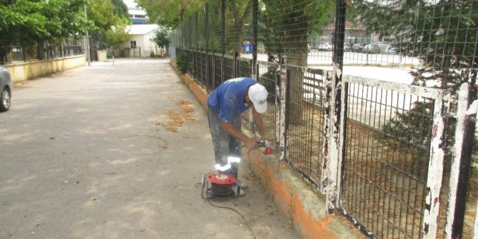 İzmit’teki okullarda tadilat çalışmaları sürüyor