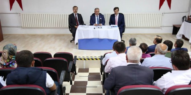 Vali Nayir, Hisarcık’ta okul müdürleri ve okul aile birliği başkanlarıyla bir araya geldi