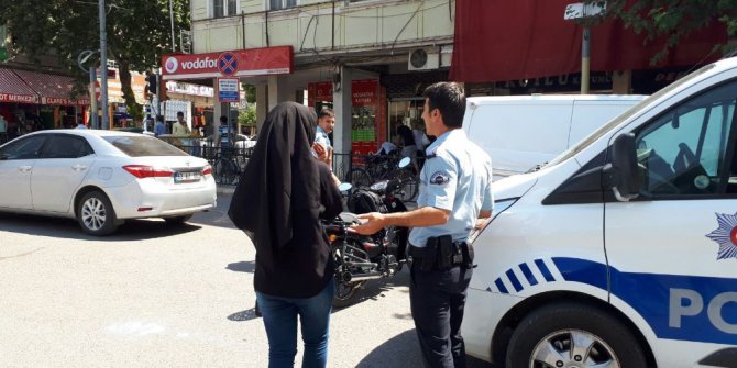 Sırt çantalı şüpheli kadın polis ekiplerini harekete geçirdi