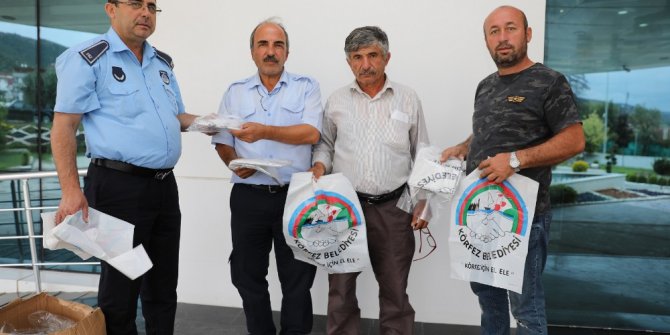 Körfez Belediyesi 30 bin adet kurban poşeti dağıttı