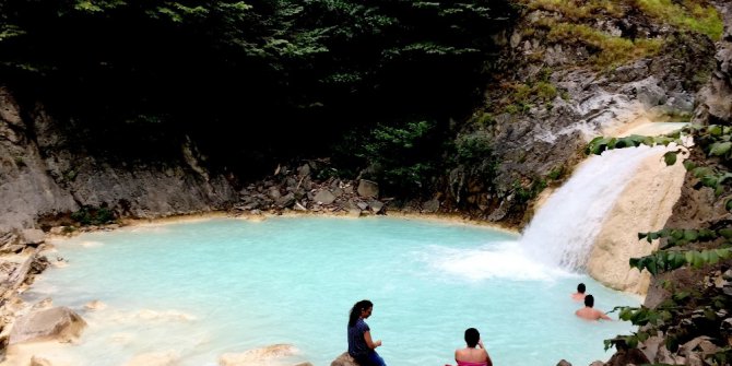 Sodalı Mavi Gölde yüzmek için akın akın geliyorlar