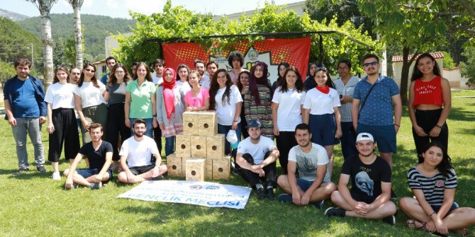 Gençlik Kampı’nda kuş barınağı yaptılar