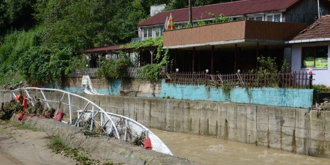 Zonguldak’ta sağanak yağmurun ardından temizlik çalışmaları başladı