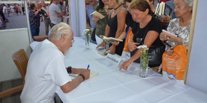 Kuşadası’nda kitap ve edebiyat rüzgarı