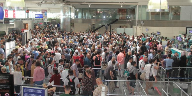 Atatürk Havalimanı’nda bayram yoğunluğu başladı