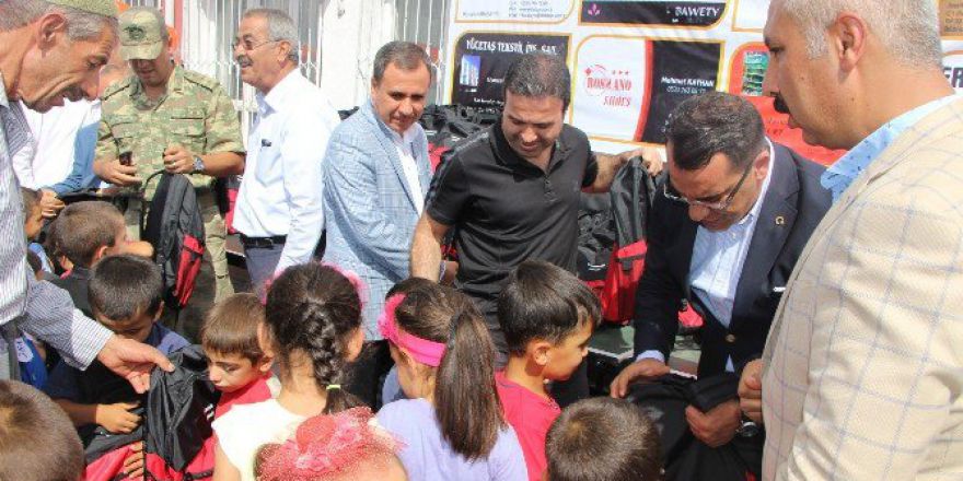 Narinceli Öğrencilere Kırtasiye Yardımı Yapıldı