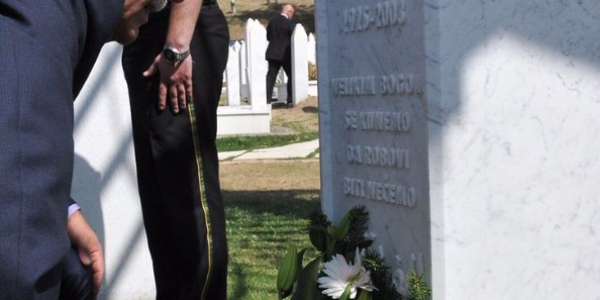 Bakan Fakıbaba, Aliya İzzet Begoviç’in kabrini ziyaret etti