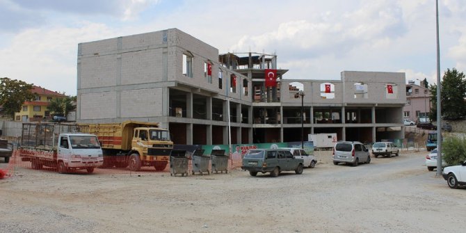 Çal Belediyesi Kültür Sarayını kendisi yapıyor