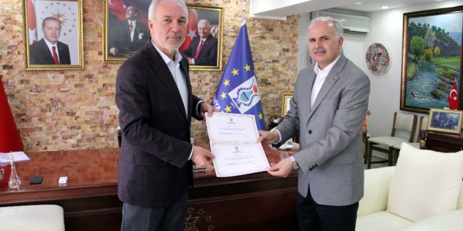 Başkan Kamil Saraçoğlu, Diyanet Vakfı’na 2 hisse kurban bağışında bulundu