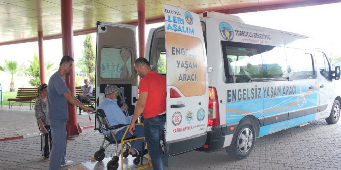 Ayda 7 bin kilometre yol katederek engellilere hizmet ediyor
