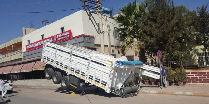 Ağırlığa dayanamayan dorse havaya kalktı