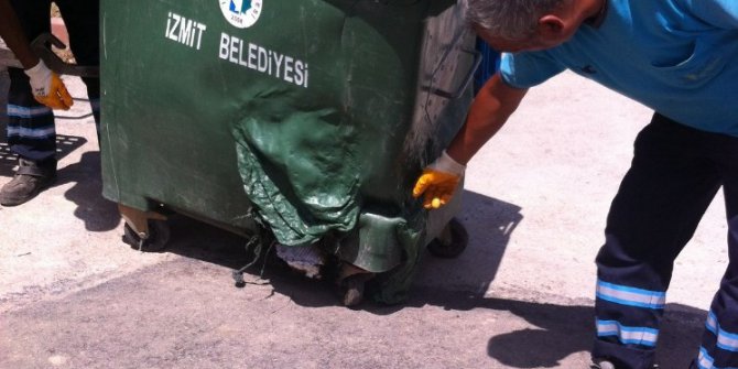 İzmit’teki çöp konteynerleri zarar görüyor
