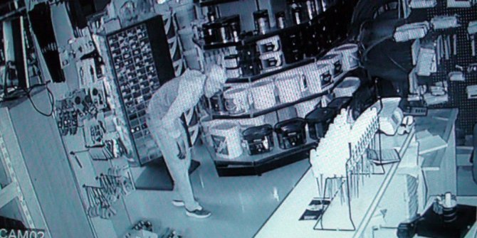 15 dakikada 700 Bin lirayı böyle çaldılar