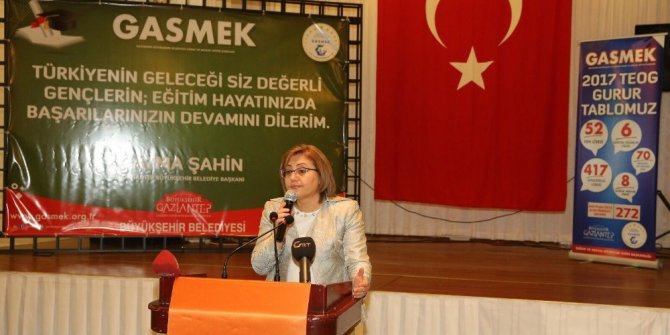 Eski günlerini hatırlayan Şahin, göz yaşlarını tutamadı