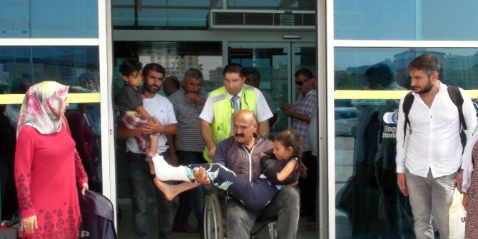 Hendek’teki kazada yaralanan 4 mevsimlik işçi Kızıltepe’ye getirildi