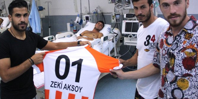Adanasporlu futbolculardan yaralı askere ziyaret
