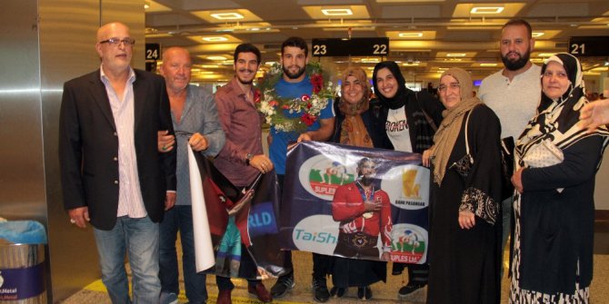 Şampiyon güreşçiler İstanbul’a geldi