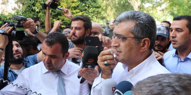 Çiftçilerden milletvekilini ağlatan eylem