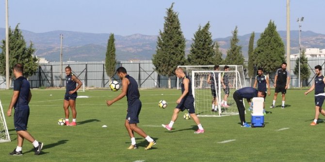 Buruk: "Bir ya da iki oyuncu kadromuza katabiliriz"