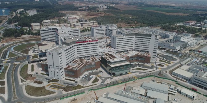 Bakan Çelik Adana Şehir Hastanesi ve Koza Stadyumu’nu inceledi