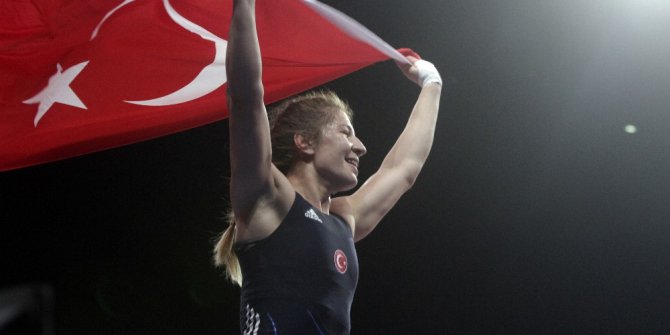 Yasemin Adar’dan tarihi zafer