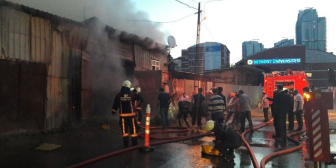 Kurban Bayramı için beslenen hayvanlar çıkan yangında telef oldu