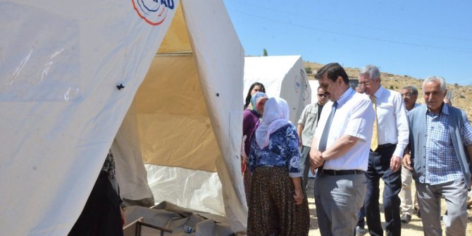 Vali Arslantaş, Harmankaya köyünde çıkan yangın yerinde incelemelerde bulundu