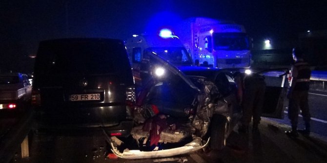 Alkollü sürücü kırmızı ışıkta duran otomobile çarptı: 6 yaralı