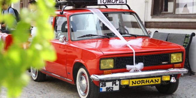 Bu aracı görenler sollamak yerine fotoğraf çektiriyor