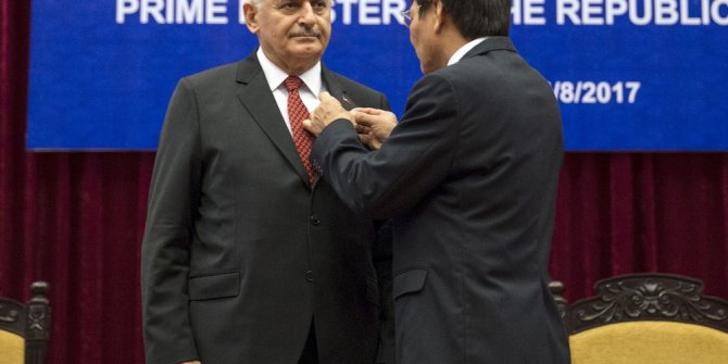 Başbakan Yıldırım’a Vietnam’da Şeref Madalyası