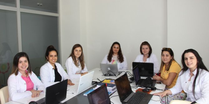 Bu okulda hiçbir çalışan sigara kullanmıyor