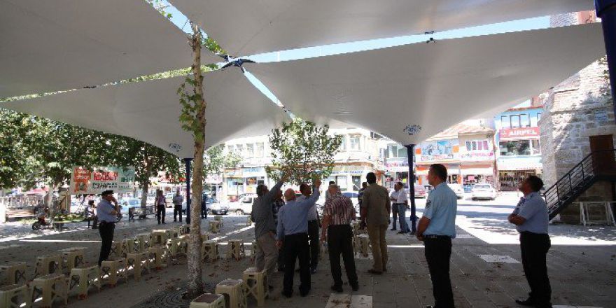 Beyşehir Belediyesi’nden Çarşı Camisi Meydanına “Ters Şemsiye” Uygulaması
