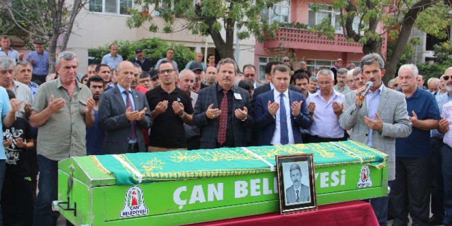 İntihar Eden Öğretmen İçin Okulda Tören