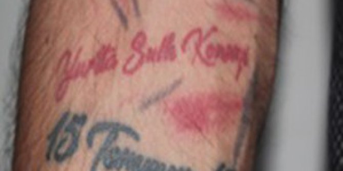 Kayseri’de koluna ’Yurtta Sulh Konseyi’ dövmesi yaptıran bir kişi yakalandı