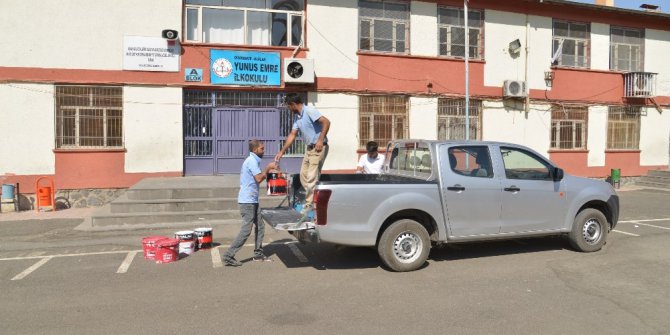 Büyükşehir Belediyesi okullara 27 ton boya dağıtacak