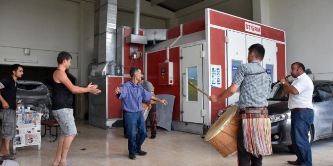 Davullu zurnalı emeklilik kutlaması