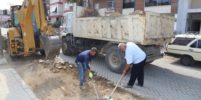 Deforme olan parke taşları sil baştan yenileniyor