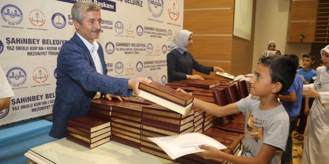 Şahinbey’de binlerce Kur’an-ı Kerim dağtıldı