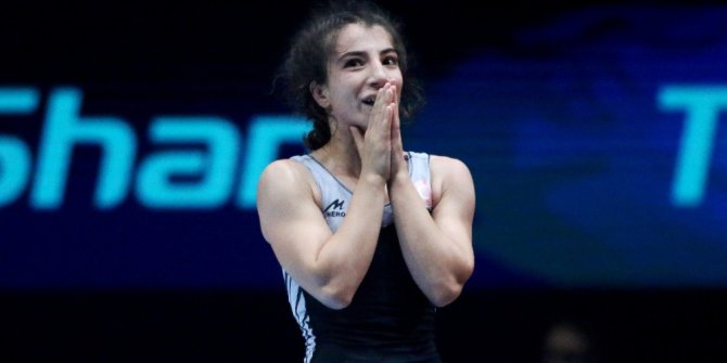 Evin Demirhan Dünya Üçüncüsü