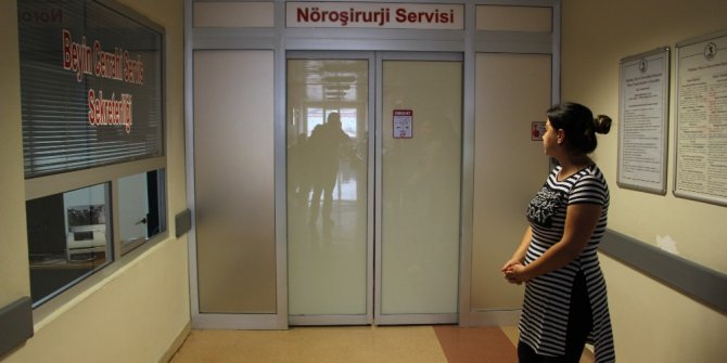 Canlı yayında araç çarpan gencin sağlık durumu ciddiyetini koruyor