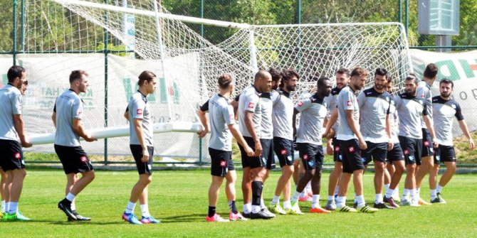 Bş.Bld Erzurumspor Teknik Direktörü Özköylü: “Rize’ye puan almak için gidiyoruz”