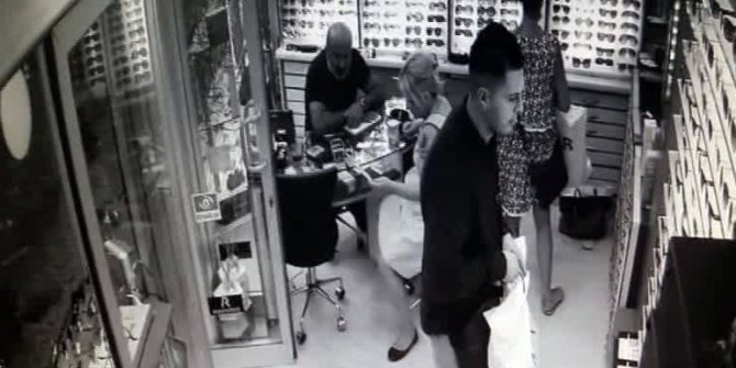 Gözlük hırsızları güvenlik kamerasına yakalandı