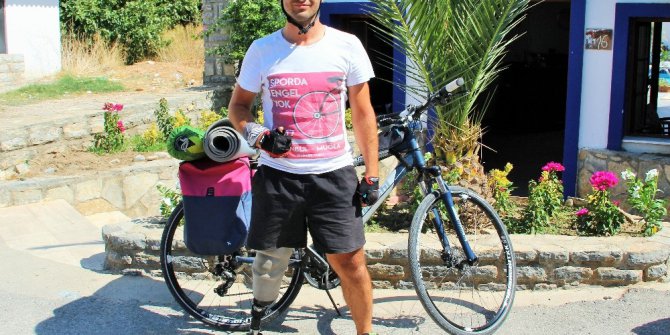 Protez bacağıyla bin kilometre pedal çevirdi