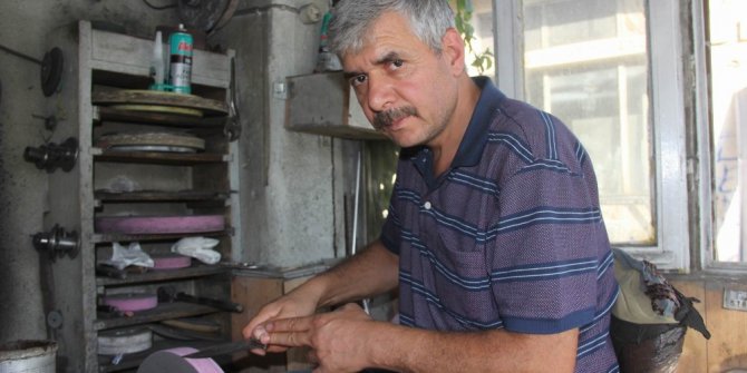 Yanlış biletilen bıçak hayvana acı çektiriyor